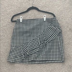 Gingham mini skirt with ruffle detail
